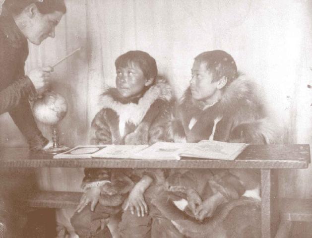 Susan Bernardi with school children in Wales - circa 1906.